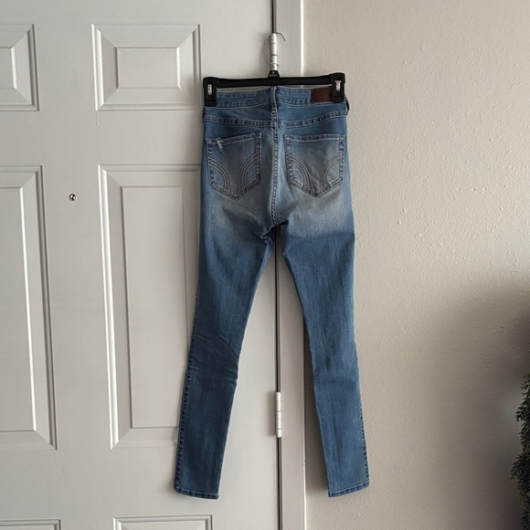 Hollister High Rise Super Skinny Crop | Size 00R - Picture 2 of 6